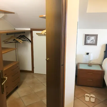 Bright Penthouse Close To Center With Terrace And View 아파트 *